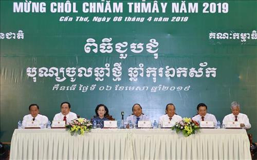 越南政府总理阮春福出席高棉族同胞2019年传统新年见面会。图自越通社 越南政府总理阮春福出席高棉族同胞2019年传统新年见面会。图自越通社