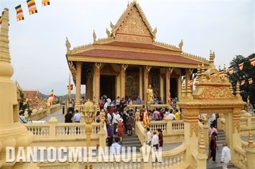 西部文化活动推介西部地区特色的文化。图自民族与山区画报