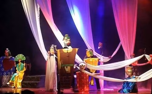 《翠翘》戏剧。图自互联网