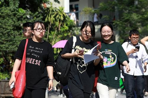 努力实现100%学生和大学生参加医疗保险的目标。图自互联网