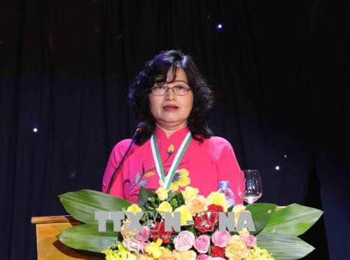 顺化大学生物科技研究院丁氏碧麟副教授发表讲话。（图片来源：越通社）