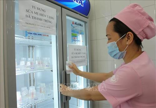 越南南方首个母乳银行正式成立投运。图自越通社