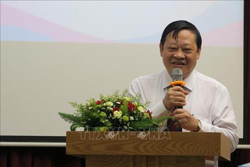 越南卫生部副部长阮曰进发表讲话。图自越通社
