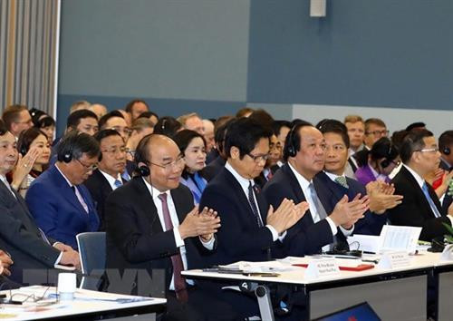 阮春福出席越南挪威企业论坛。图自越通社