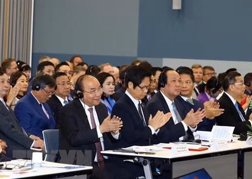 阮春福出席越南挪威企业论坛。图自越通社