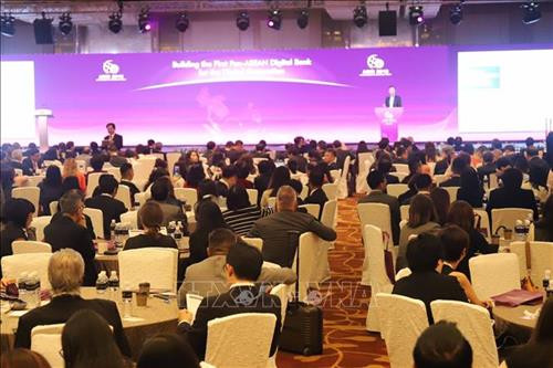 新加坡总理李显龙在会上致开幕词。图自AFP