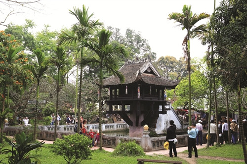 独柱寺是胡志明主席遗迹区的古老建筑工程之一，其位于胡志明博物馆之旁