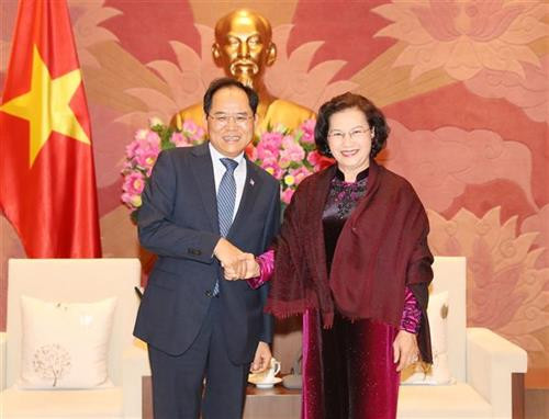 越南国会主席阮氏金银会见韩国驻越南大使朴卢万。图自越通社