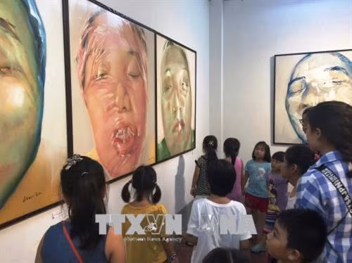 第二届越法国际美术交流展在胡志明市举行。（图片来源：越通社）