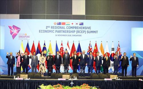 各国领导合影。图自越通社