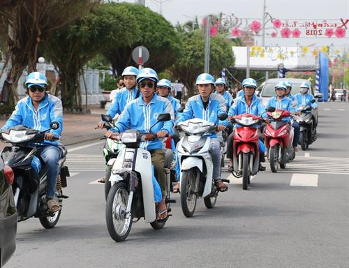 摩的队。 (图片来源:越通社) 摩的队。 (图片来源:越通社)