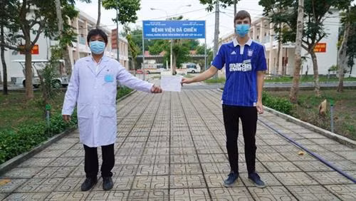 第235例(男,25岁,英国籍)在胡志明市古芝野战医院接受治疗。图自互联网 第235例(男,25岁,英国籍)在胡志明市古芝野战医院接受治疗。图自互联网