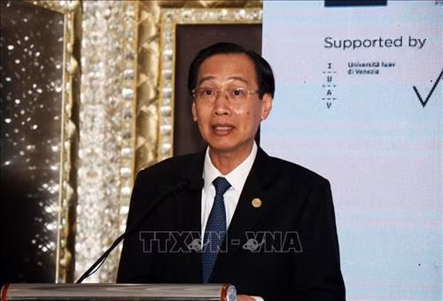 胡志明市人民委员会常务副主席黎清廉发表讲话。图自越通社