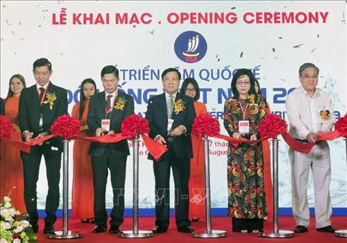 越南国际食品饮料展及越南加工技术及包装设备展览会开幕。图自越通社