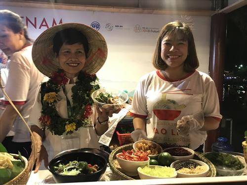 会安国际美食节成为会安市推介和弘扬地方美食的良机。图自越通社