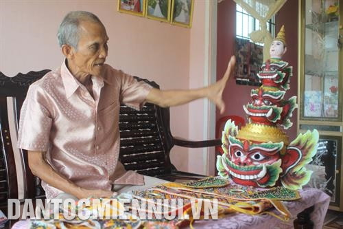 由艺人石创制作的克容粒（Krông Riêp）蟒蛇帽子。图：诗多 罗班舞艺术得到不断传承和弘扬.图：诗多