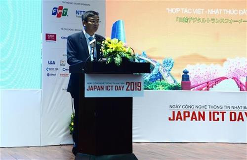 岘港市人民委员会副主席黎忠征在开幕式上发表讲话。图自越通社 岘港市人民委员会副主席黎忠征在开幕式上发表讲话。图自越通社