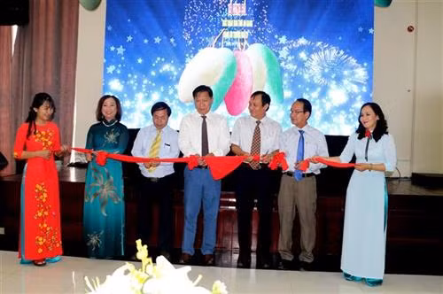 安江省首批芒果出口到美国市场公布仪式场景。图自越通社