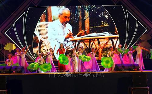 2019年莲花村文化节闭幕式。图自越通社
