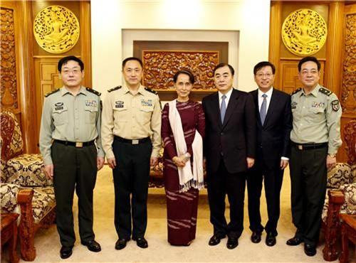 双方代表合影。（图片来源于互联网）