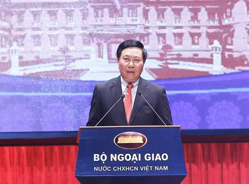 越共中央政治局委员、政府副总理兼外长范平明在会上发表指导性讲话。图自越通社