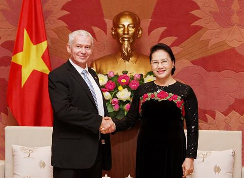 越南国会主席阮氏金银会见匈牙利总检察长波尔特 图自越通社