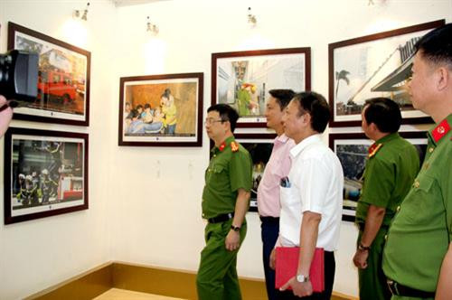 “全民参加消防”展。（图片来源：http://kinhtevadubao.vn）