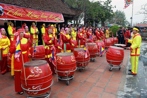 太平省隆重举行神光寺庙会。(图片来源:越通社) 太平省隆重举行神光寺庙会。(图片来源:越通社)