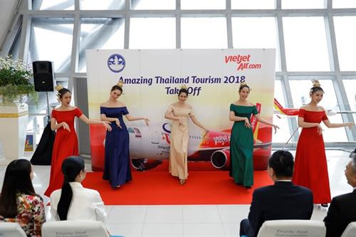 印有泰国旅游标志的泰国越捷航空新一座飞机交接仪式上的活动。（图片来源：vietjetair.com)