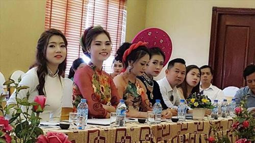 新闻发布会上的代表们。（图片来源：因特网）