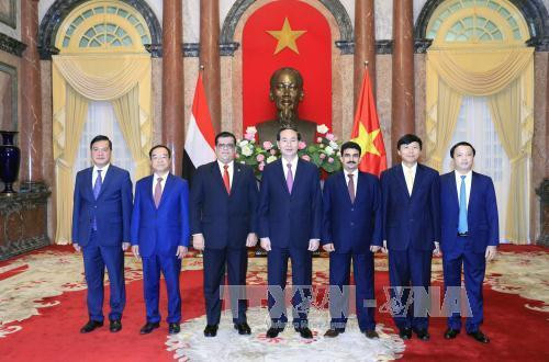 陈大光与也门共和国大使举行会晤。（图片来源：越通社）
