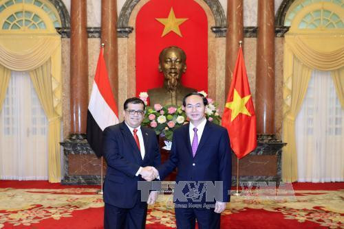 陈大光接受也门共和国大使阿德尔·穆罕默德·阿里·哈米德递交国书。 （图片来源：越通社）