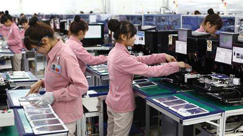 三星(越南)一个平板电脑组装生产线。图自互联网 三星(越南)一个平板电脑组装生产线。图自互联网