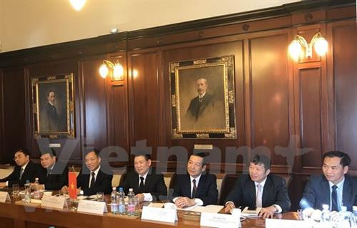 越南国家审计署代表团与匈牙利审计署举行了双边会谈。图自越通社