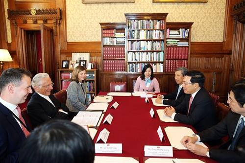 范平明副总理会见英国上议院议长福勒。图自越通社