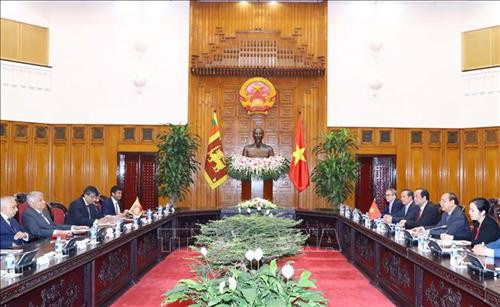 越南政府总理阮春福会见斯里兰卡总理拉尼尔·维克勒马辛哈。图自越通社 越南政府总理阮春福会见斯里兰卡总理拉尼尔·维克勒马辛哈。图自越通社