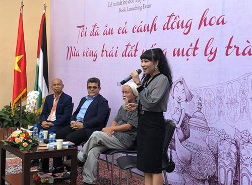 活动期间的书籍亮相仪式。图自《人民军网报》