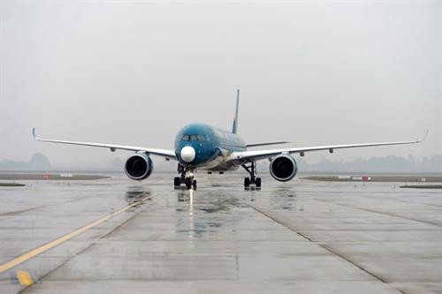越南全国各航空港旅客客流量持续猛增。（图片来源：越通社）