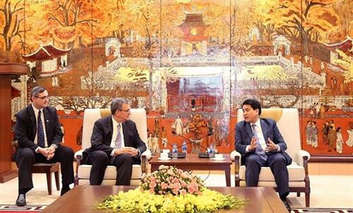 河内市人民委员会主席阮德钟会见亚洲教区教会、 耶稣基督后期圣徒教会主席戴维斯。图自http://kinhtedothi.vn