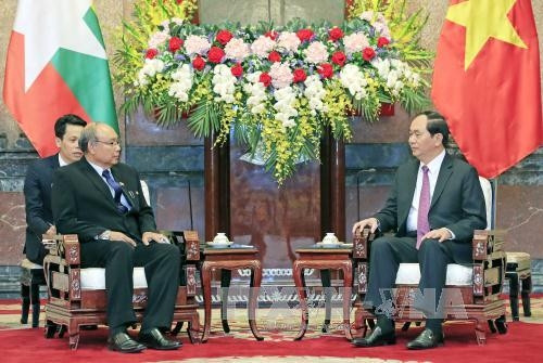 陈大光(右）会见缅甸议会上院议长兼议会议长曼温凯丹。（图片来源：越通社）