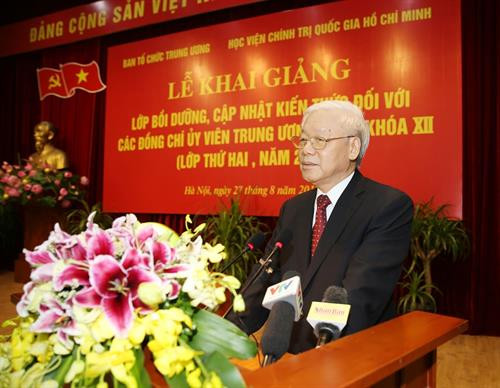 越共中央总书记阮富仲在开班典礼上致词 图自越通社 越共中央总书记阮富仲在开班典礼上致词 图自越通社