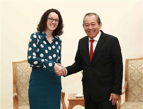 越南政府常务副总理张和平会见德国黑森州科技与艺术部部长安吉拉·多恩。图自越通社