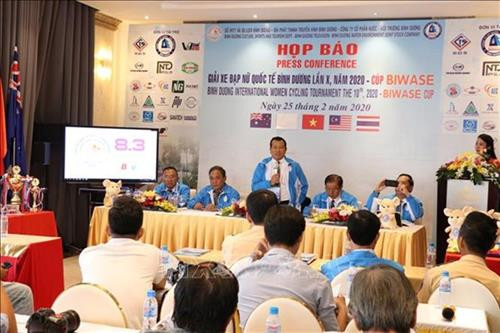 新闻发布会场景。图自越通社