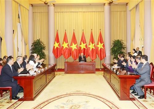 阮富仲会见各位新任大使。图自越通社
