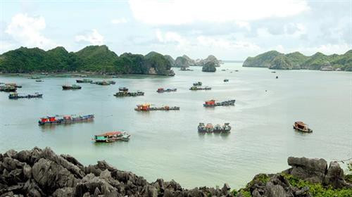 资料图：海防市吉婆岛吸引高端游客的眼球。图自越通社