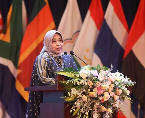 IMSO国际执行委员会主席埃尔维拉发表讲话。图自越通社 IMSO国际执行委员会主席埃尔维拉发表讲话。图自越通社