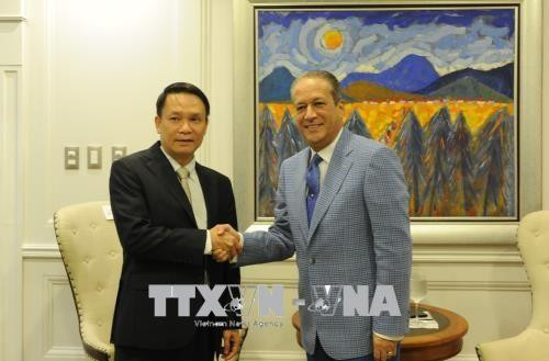 越共中央委员、越通社社长阮德利会见多米尼加参议院议长、多米尼加解放党（PLD）秘书长雷纳尔多·帕雷兹·佩雷斯(Reinaldo Pared Pérez)。越通社记者 黎河 摄