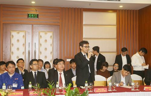 日本企业代表在会上发言。（图片来源：越通社）