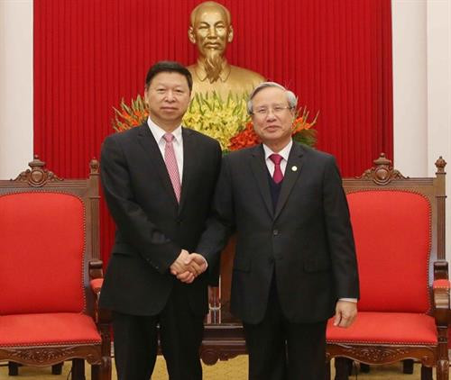 越共中央书记处常务书记陈国旺会见中共中央对外联络部部长宋涛。图自越通社