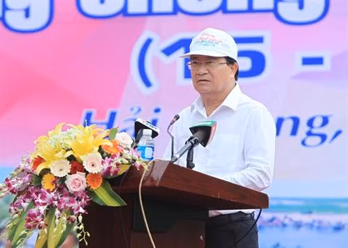 政府副总理、中央防灾抗灾指导委员会主任郑廷勇在启动仪式上发言。图自越通社